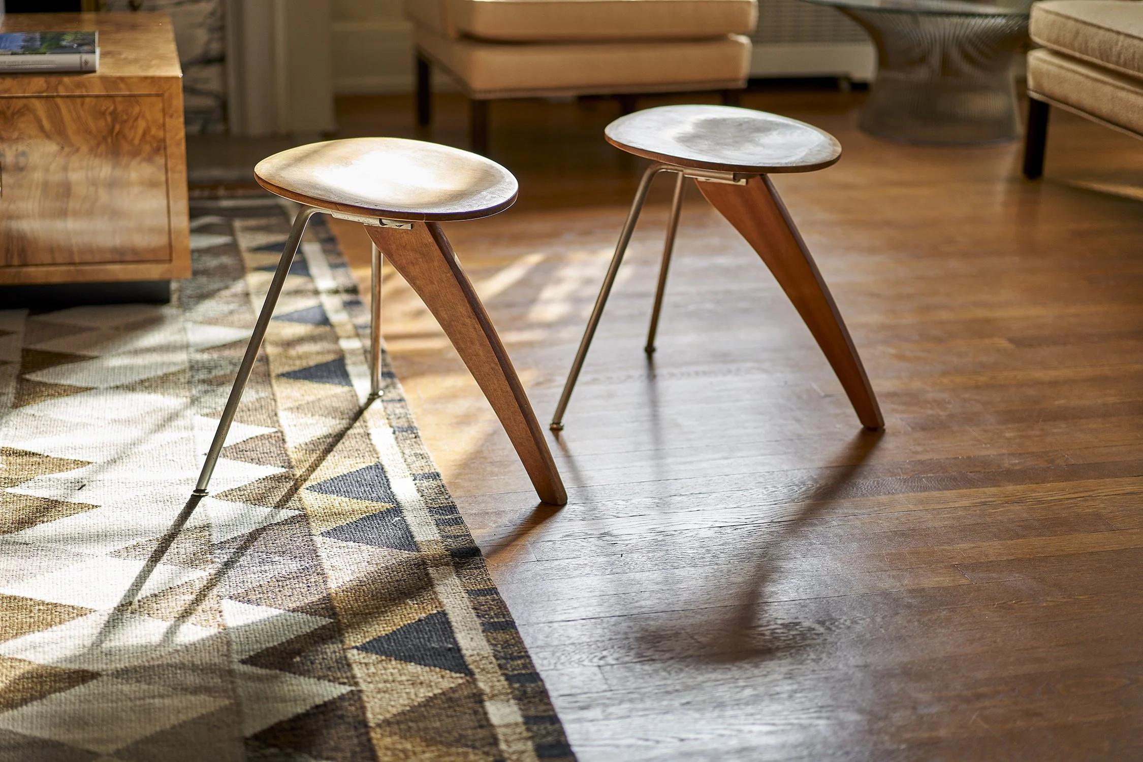 Isamu Noguchi Rudder Stools model no IN-22 and Table model